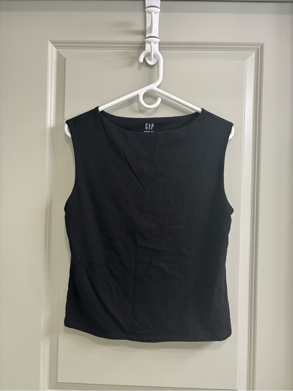 GAP Black Sleeveless Crewneck Tank Top